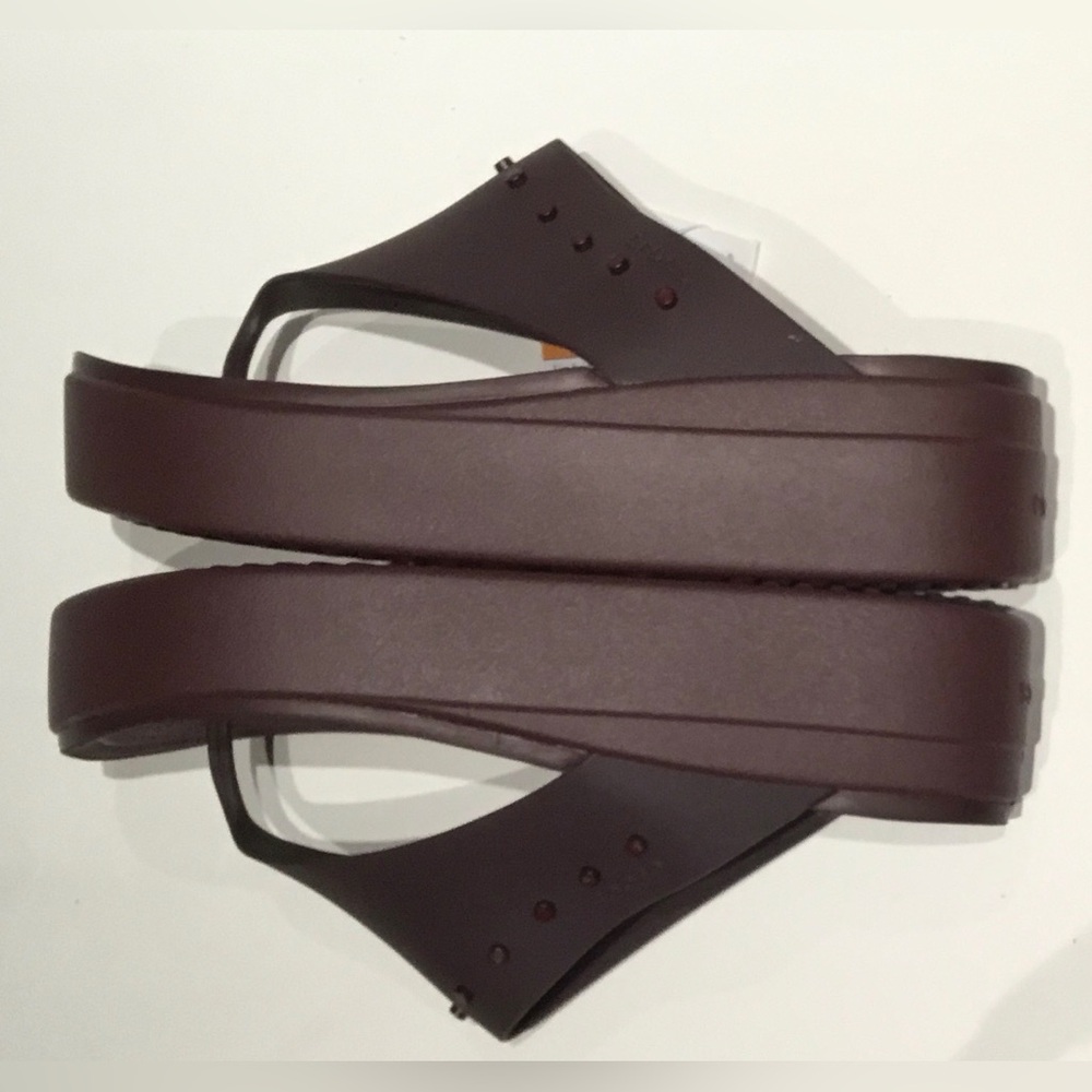 NWT Crocs Brooklyn Studded Flip in Dark Cherry - Picture 6 of 7
